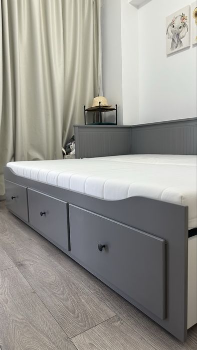 Divan gri Ikea Hemnes