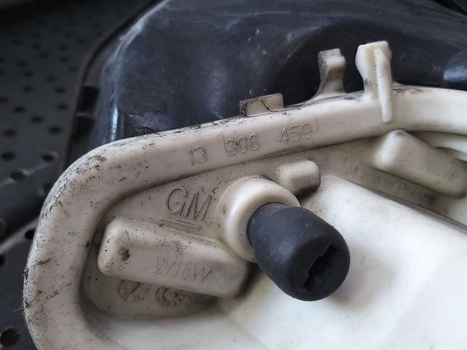 Stop tripla lampa stanga opel astra j 13306459