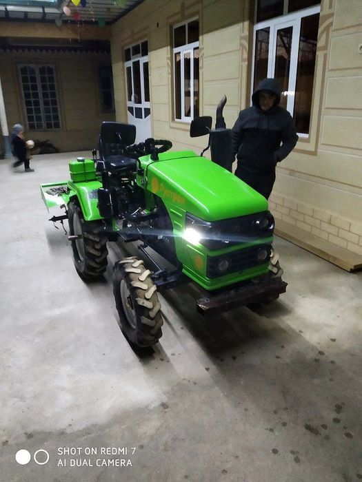 Traktor. Ishlaydi. Xamma joyi soz holatda. Chizili puligi freziri
