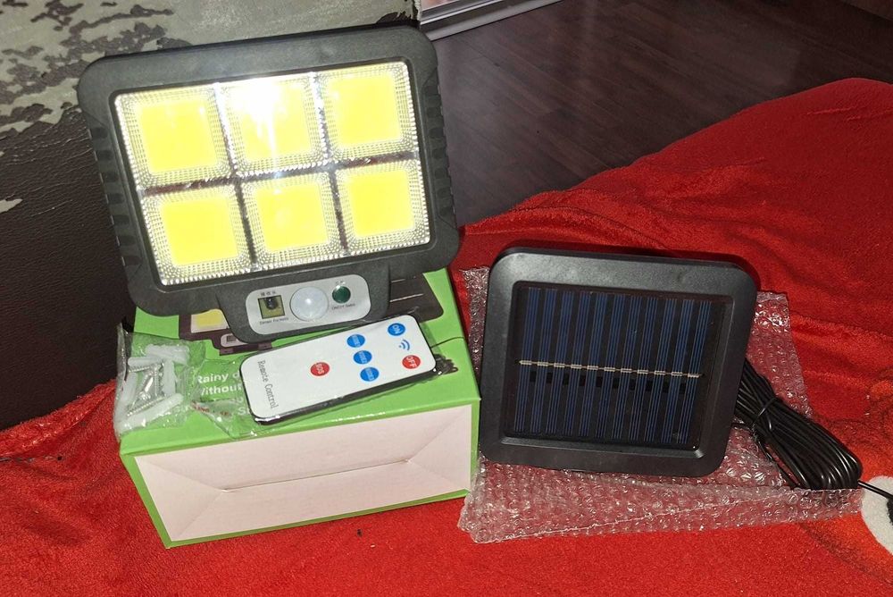 Lampă solară LED T09 cu senzor, telecomandă și panou solar