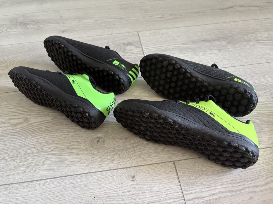 Футболни обувки стоножки