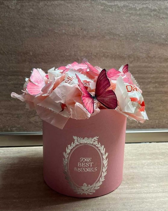 Кутия с пеперуди и кокосови бонбони