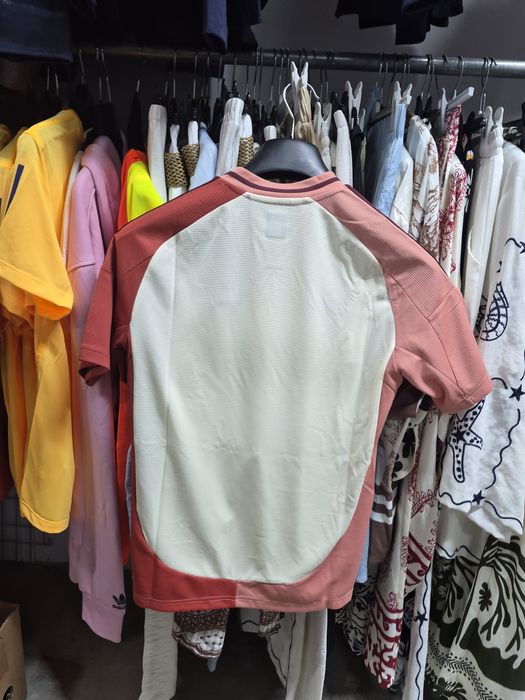 Vând tricou de fotbal