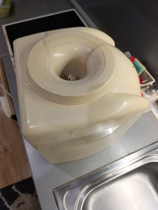 Диспенсър за вода