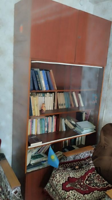 Продам книжный шкаф