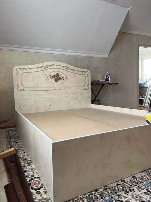 продам спальный гарнитур