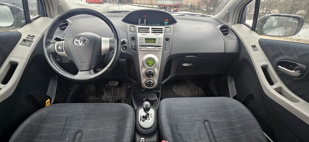 TOYOTA YARIS  cutie Automata