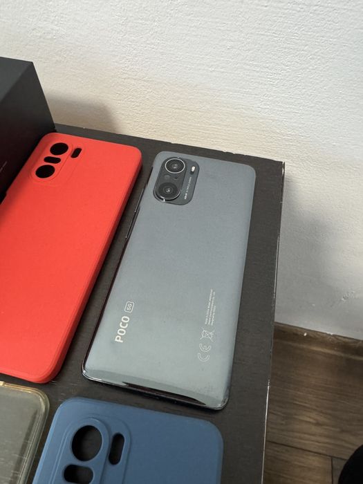 Смартфон POCO F3