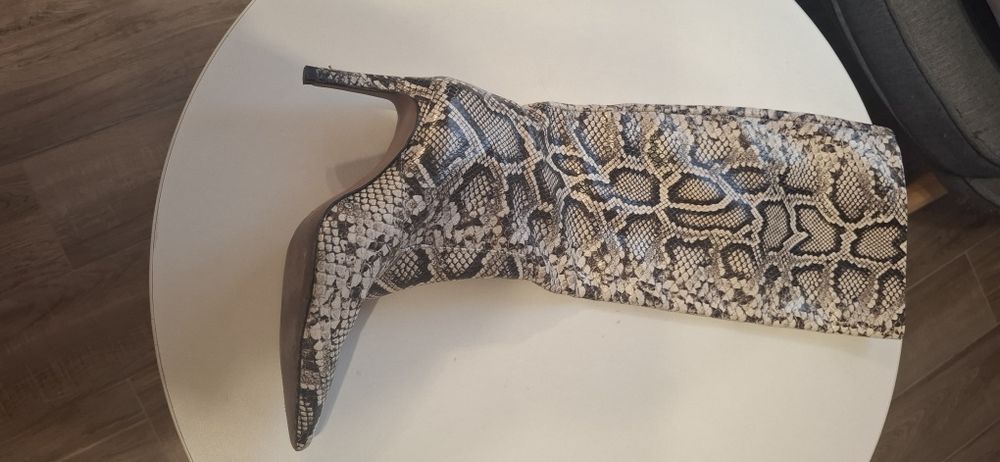 Vand cizme Zara,mărimea 37