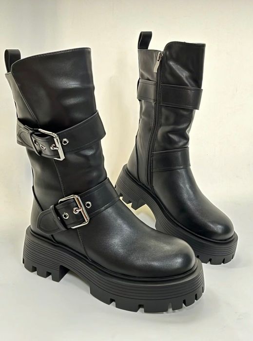 Продам зимние женские ботинки