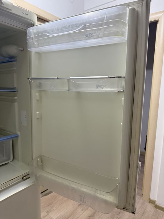Холодильник Indesit