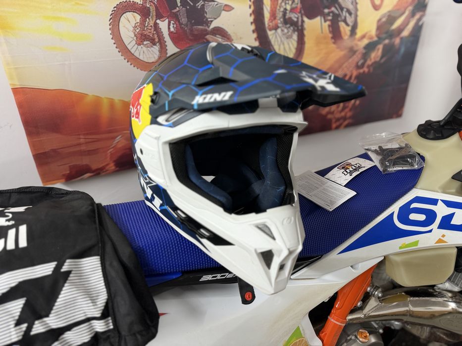 Каска RedBuLL L-размер 150€