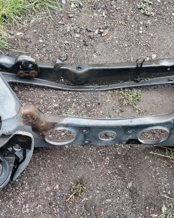 Продам подрамник мерс 190 продам