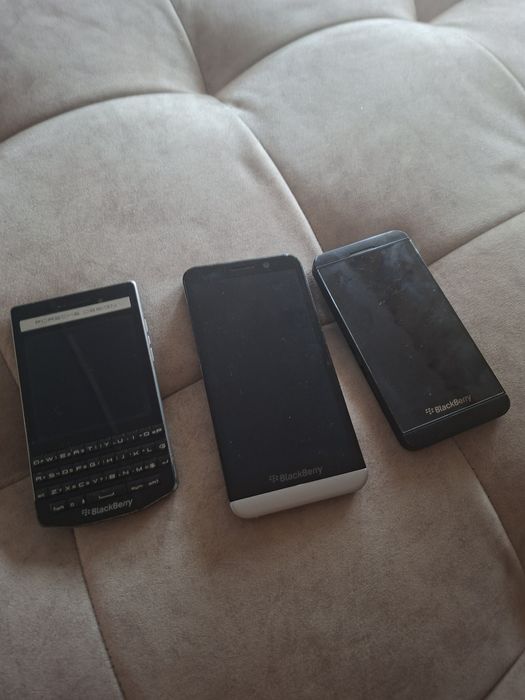 4 броя телефони Blackberry + Iphone