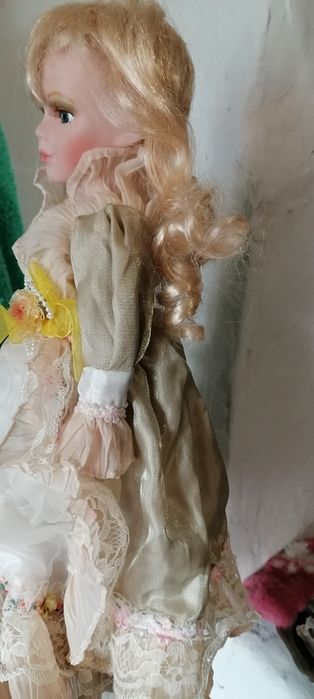 Продам кукла фарфор