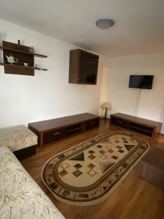 Inchiriez apartament 2 camere, decomandat, etaj 2, strada Sovata nr. 31