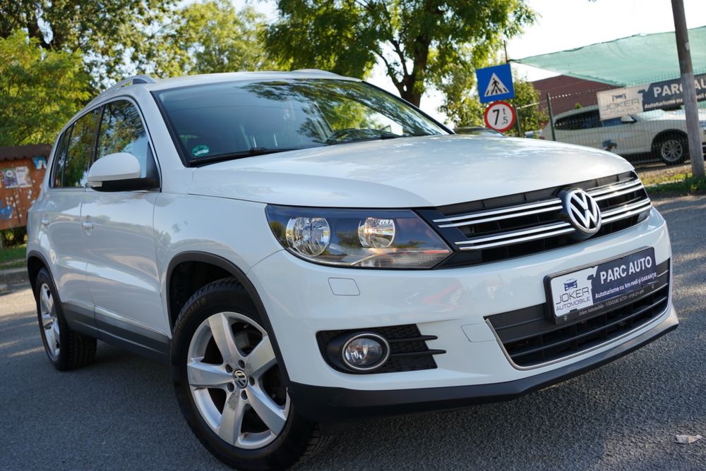 VOLKSWAGEN Tiguan
