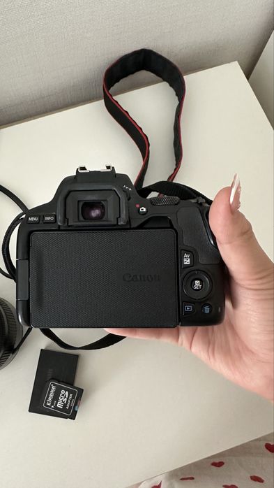 Продажа фотоаппарата Canon EOS 250D