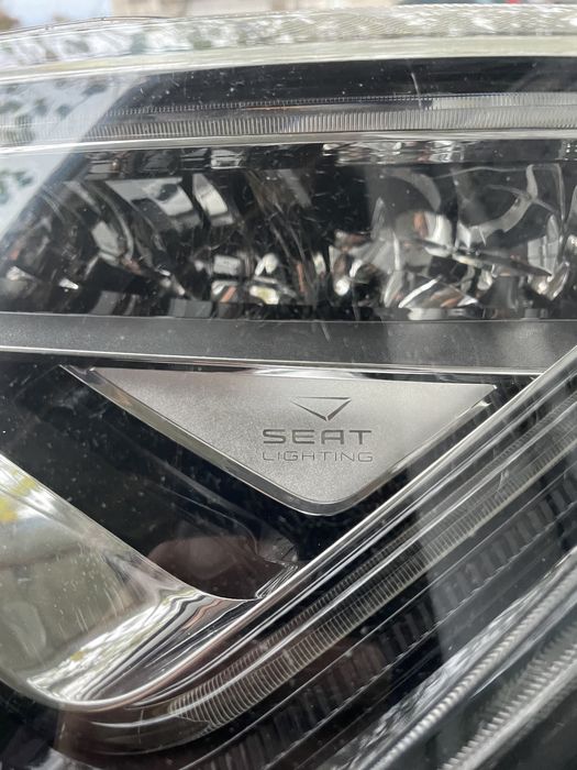 Оригинален ляв фар за Seat Ateca 2016-2020 в добро състояние