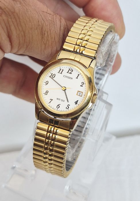 Ceas de dama Citizen cu Quartz, carcasă si bratara din oțel inoxidabil.