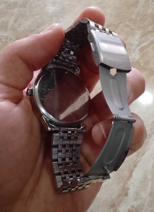 Продаю мужские часы TISSOT