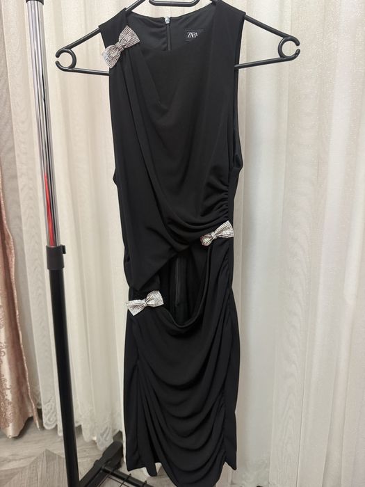 Черна мини рокля Zara