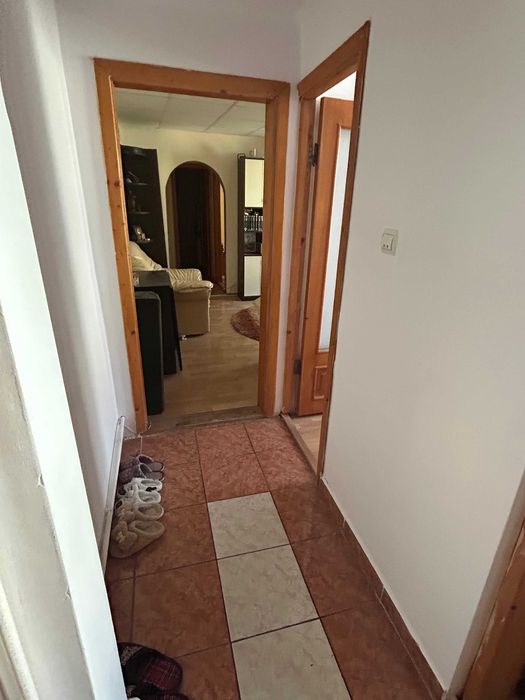 Închiriez apartament 3 camere zona Micro 6
