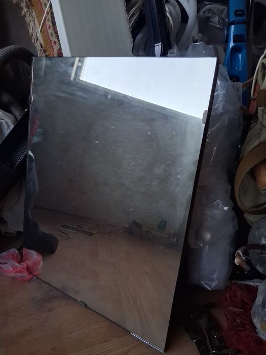 Огледало върху плоскост