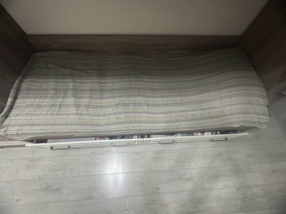 Продам двухьярусную кровать