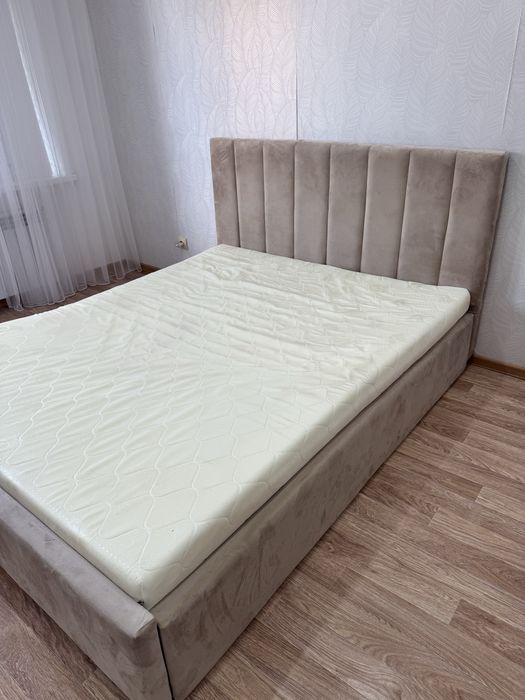 Двуспальная кровать