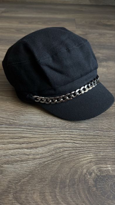 Дамска шапка Reserved