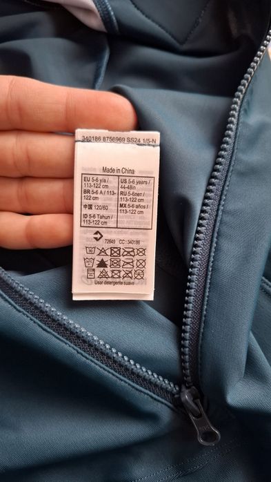 Чисто нов, цял бански с дълги ръкави и крачоли за 5-6-годишно дете