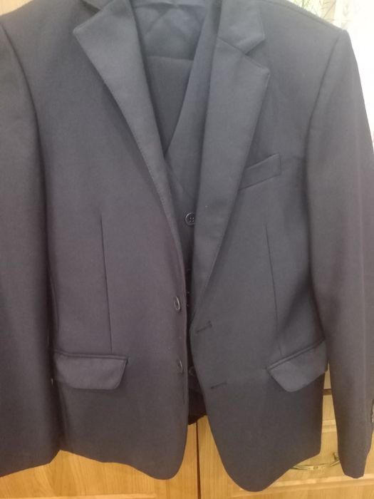 Продам школьный костюм на мальчика