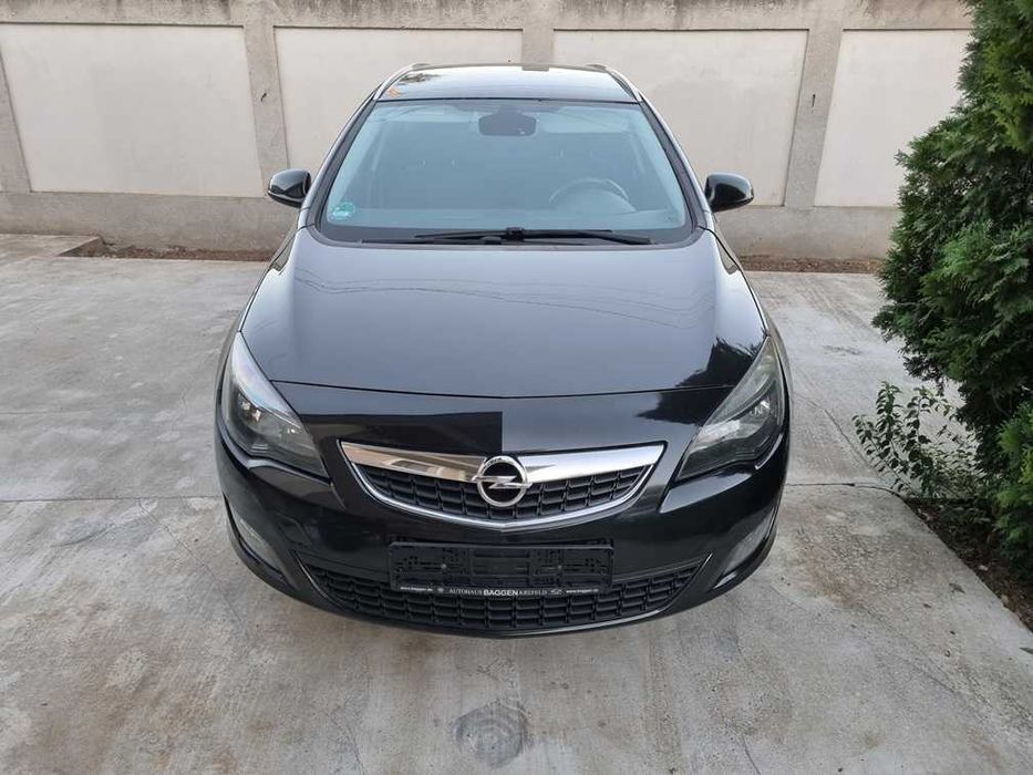 Opel Astra J 2012 dublu-climatronic, 1,7 diesel, 125 cai