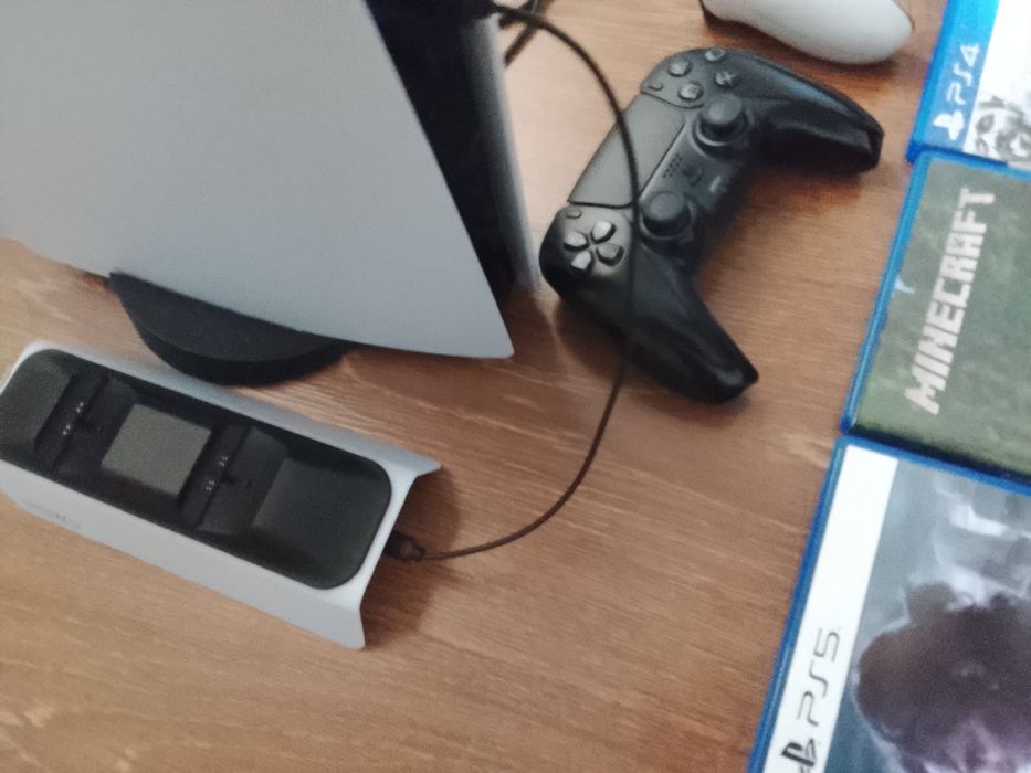 Playstation 5 (в отличном состоянии)