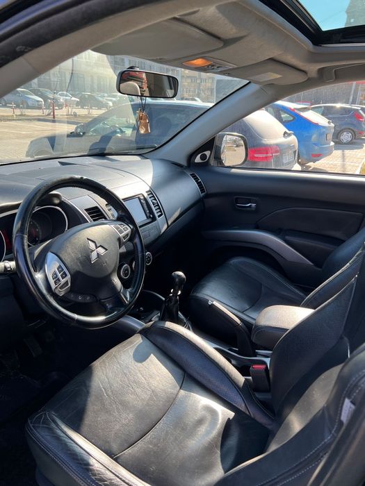 Mitsubishi Outlander / 4x4 / 7 Locuri / Piele / Trapă/ Key less