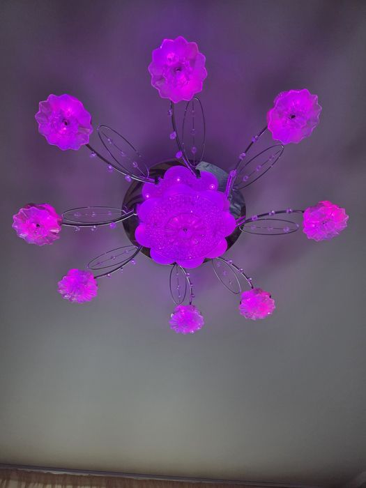 Продам люстру.  В хорошем состоянии.