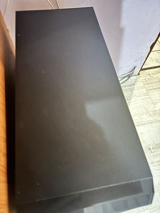 Продавам настолен компютър със Монитор Самсунг 20 инча.