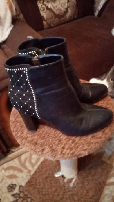 Демисезонные ботинки на каблуке