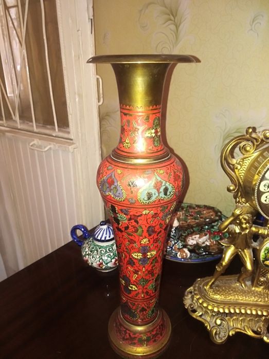 Продаю вазу состояние отличное высота 42 см