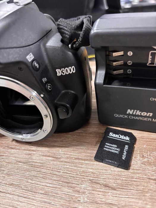 Продавам фотоапарат Nikon D3000 Комплект с чанта