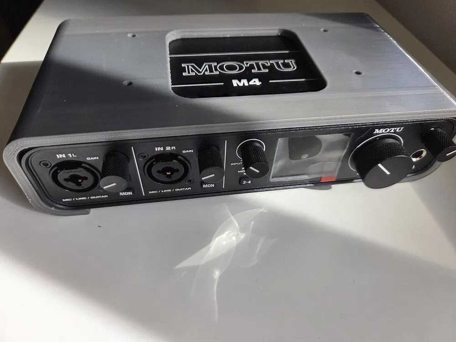 Suport pentru Focusrite Scarlett 2i2, Solo, Motu M4, etc, sub birou (under-desk mount)