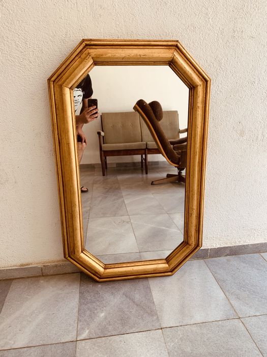 Италианско огледало от 60-те с позлатена дървена рамка