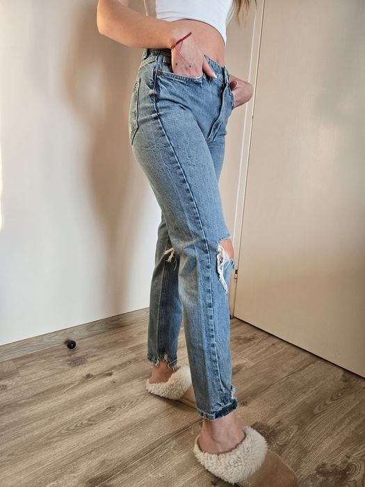 Дънки с накъсани крачоли