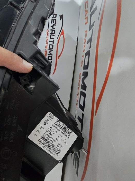 Far stanga led Renault Clio 5 dupa 2019 cod 260609987R