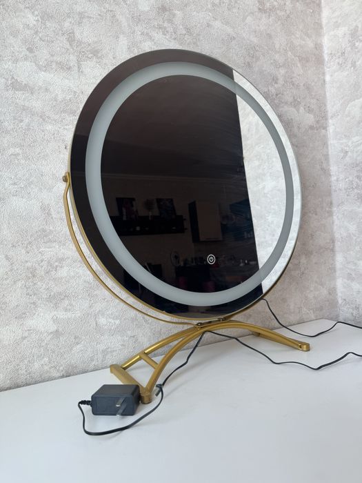 Столик для макияжа