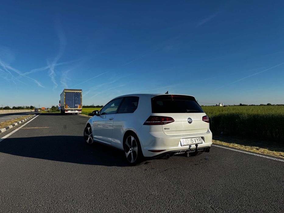 Volkswagen Golf 7 GTI 2.0 TSI 220hp