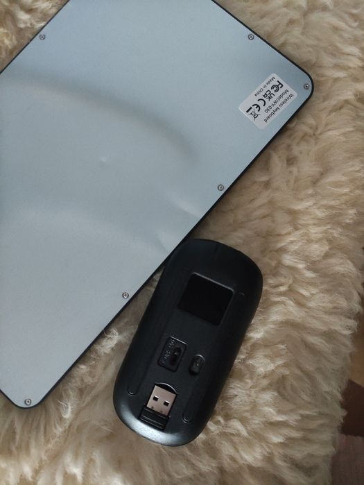 Беспроводные клавиатура и мышка