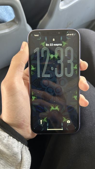 Продам айфон 12