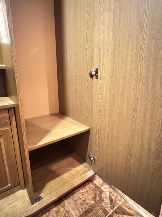 Прихожая дерево. Все рабочее.